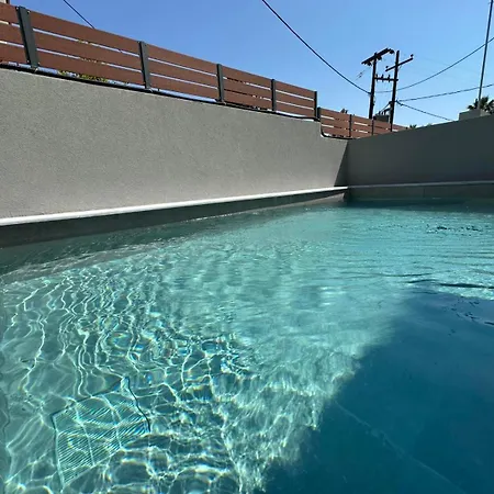 Aqualibre Pool - West *