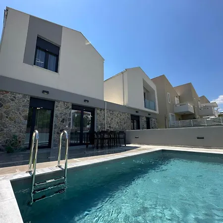 Villa Aqualibre Pool - West *