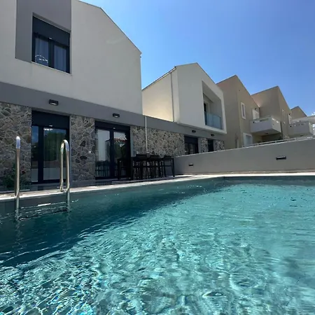 Aqualibre Pool - West Villa